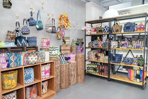 Wholesale sourcing Wayuu bags showroom